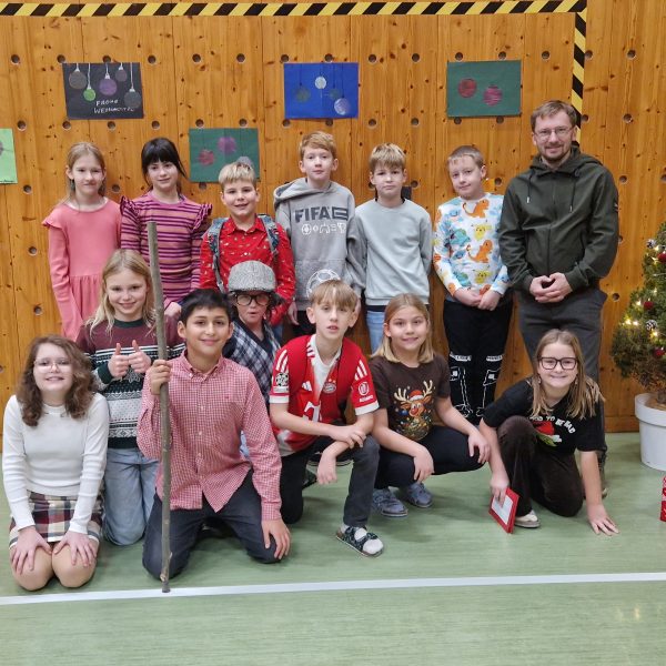 Messe und Weihnachtsfeier in der Schule
